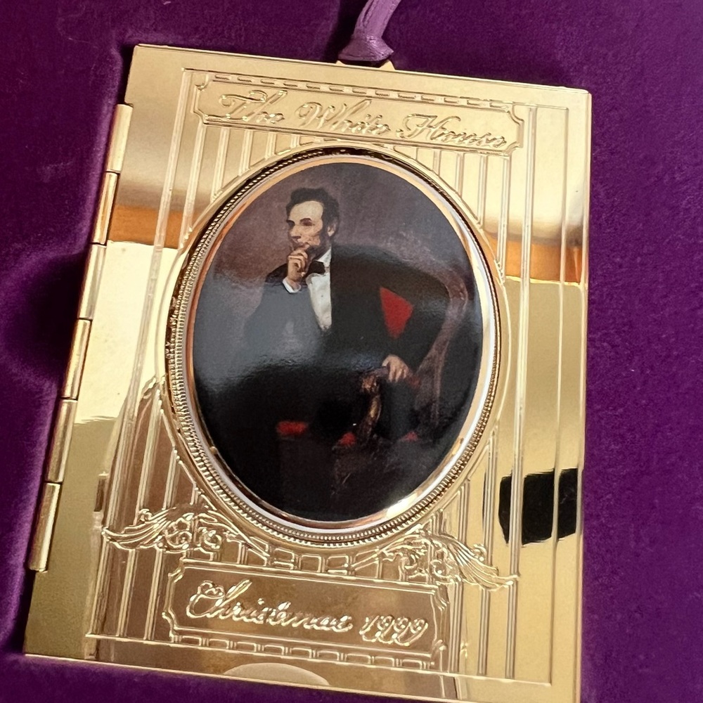 1999 Official White House Ornament. President Lincoln